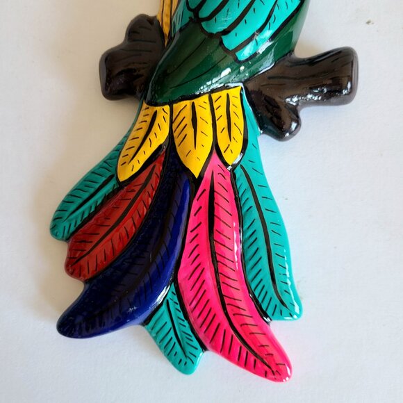 Set of 2 ceramic hand painted parrots. Wall decor. Signed by artist, 2005. - Picture 5 of 6